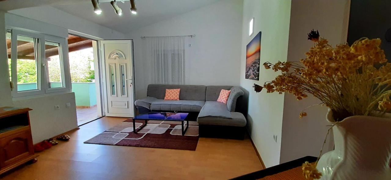 Ema & Sea Apartment'S With Free Private Parking Pula Exterior photo