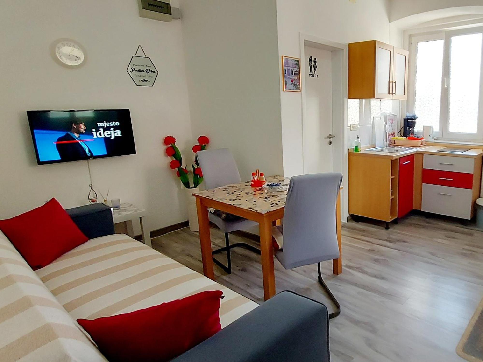 Ema & Sea Apartment'S With Free Private Parking Pula Exterior photo