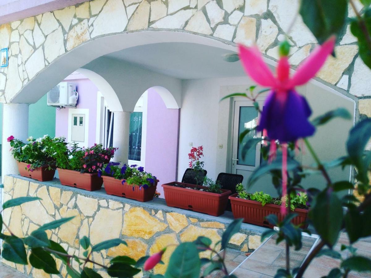 Ema & Sea Apartment'S With Free Private Parking Pula Exterior photo